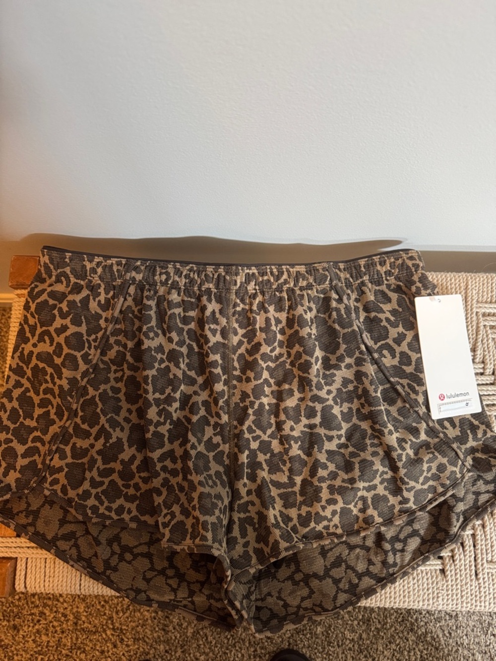 lululemon swiftly mid rise short 3” size 14